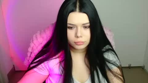 Snapshot of naomivibes chatting on 10.12.25 Naomi online show from 10.12.25