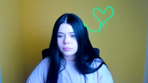 Snapshot of naomivibes chatting on 10.18.25 Naomi online show from 10.18.25