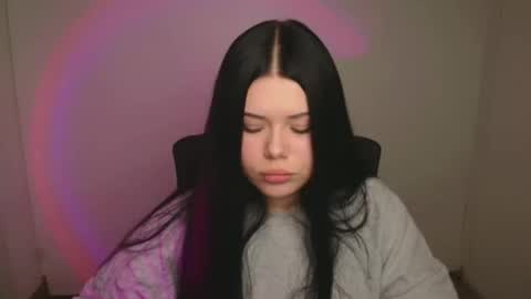 Snapshot of naomivibes chatting on 10.22.25 Naomi online show from 10.22.25