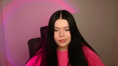 Snapshot of naomivibes chatting on 10.23.25 Naomi online show from 10.23.25