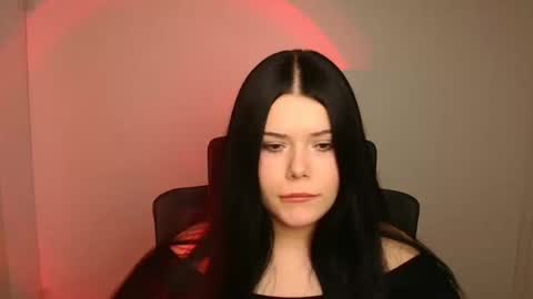 Snapshot of naomivibes chatting on 10.24.25 Naomi online show from 10.24.25