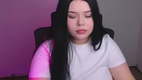 Snapshot of naomivibes chatting on 11.04.25 Naomi online show from 11.04.25