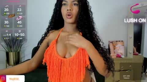 Snapshot of naomixjones1 chatting on 02.05.25 Naomi     online show from 02.05.25