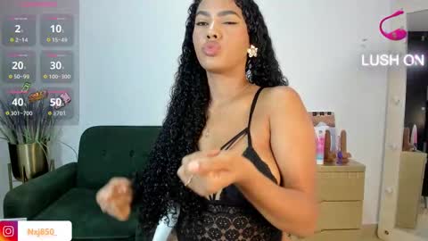 Snapshot of naomixjones1 chatting on 03.08.25 Naomi     online show from 03.08.25