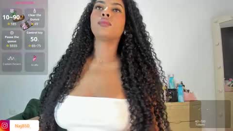 Snapshot of naomixjones1 chatting on 09.10.25 Naomi     online show from 09.10.25