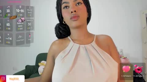 Snapshot of naomixjones1 chatting on 10.06.25 Naomi     online show from 10.06.25