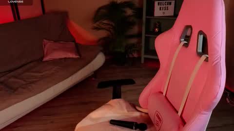 Naomi online show from 09.17.25