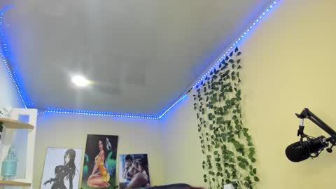 naomy online show from 12.24.24