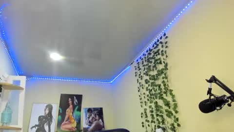 naomy online show from 12.24.24