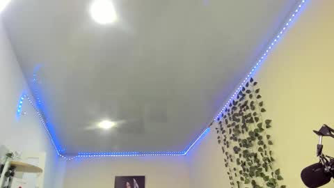 naomy online show from 12.31.24