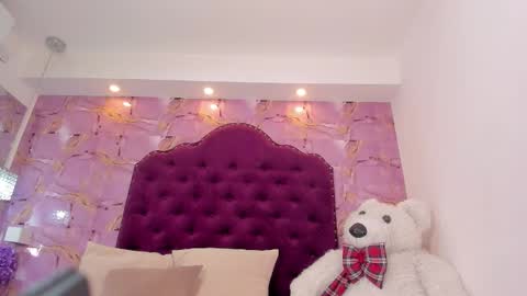 Naomy online show from 11.10.25