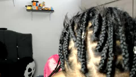 Snapshot of naomylux1 chatting on 05.27.26 naomylux1 online show from 05.27.26