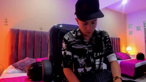 Snapshot of nascary_fox chatting on 11.01.25 Nascary Fox online show from 11.01.25