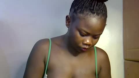 Snapshot of nasty_freakie chatting on 09.28.25 jewel online show from 09.28.25