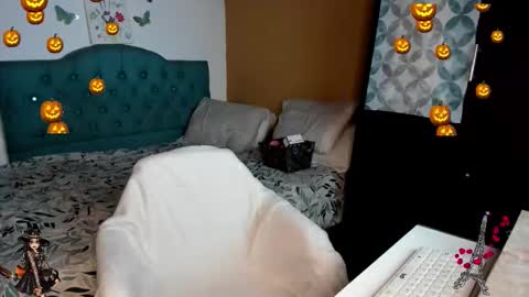 Natalia online show from 10.27.25