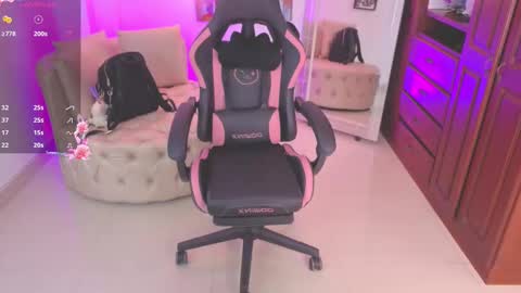 Snapshot of nataasha___ chatting on 09.29.25 NATASHA online show from 09.29.25