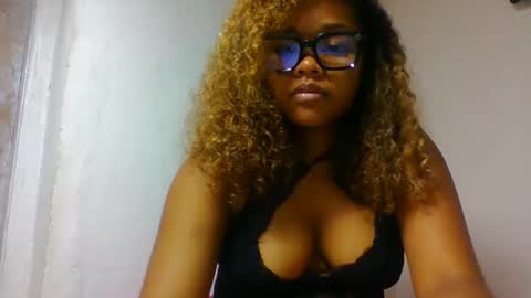 Snapshot of natachazz chatting on 03.26.26 natachazz online show from 03.26.26