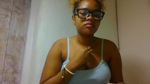 Snapshot of natachazz chatting on 03.30.26 natachazz online show from 03.30.26