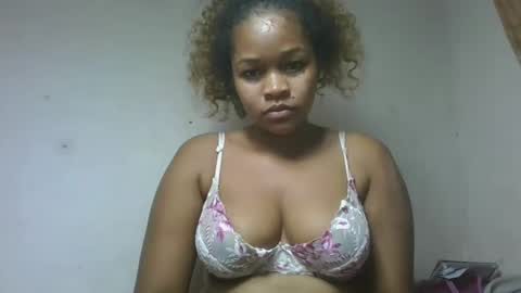 Snapshot of natachazz chatting on 04.13.26 natachazz online show from 04.13.26