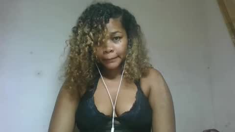 Snapshot of natachazz chatting on 04.15.26 natachazz online show from 04.15.26