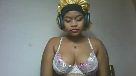 Snapshot of natachazz chatting on 04.21.26 natachazz online show from 04.21.26