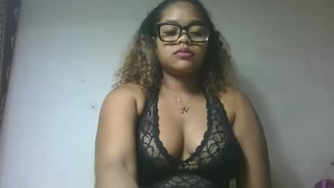 Snapshot of natachazz chatting on 05.13.26 natachazz online show from 05.13.26