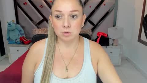 Snapshot of natalia5560 chatting on 10.14.25 natalia5560 online show from 10.14.25