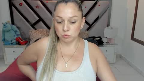Snapshot of natalia5560 chatting on 10.16.25 natalia5560 online show from 10.16.25