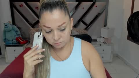 Snapshot of natalia5560 chatting on 10.21.25 natalia5560 online show from 10.21.25