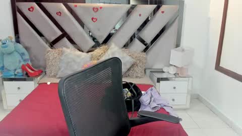 Snapshot of natalia5560 chatting on 10.22.25 natalia5560 online show from 10.22.25