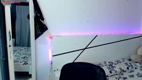 Snapshot of natalia_cb chatting on 10.10.25 Natalia  online show from 10.10.25