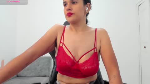 Snapshot of natalia_curvy1 chatting on 07.28.26 Nathalia online show from 07.28.26