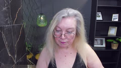 Snapshot of natalicloud chatting on 12.05.24 NataliCloud online show from 12.05.24