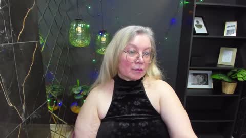 Snapshot of natalicloud chatting on 12.29.24 NataliCloud online show from 12.29.24