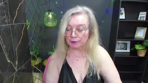 Snapshot of natalicloud chatting on 01.04.25 NataliCloud online show from 01.04.25
