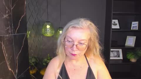 Snapshot of natalicloud chatting on 10.18.25 NataliCloud online show from 10.18.25