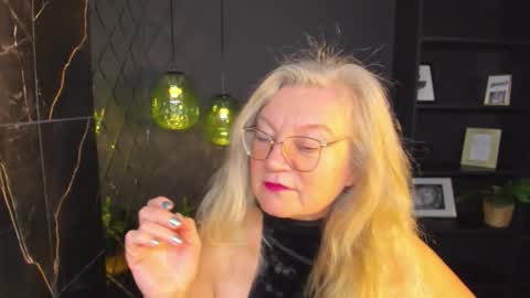 Snapshot of natalicloud chatting on 10.24.25 NataliCloud online show from 10.24.25