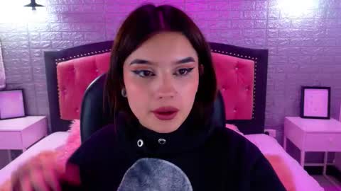 Snapshot of natalie_loffreda chatting on 09.18.25 natalie  online show from 09.18.25