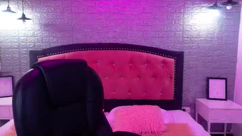 Snapshot of natalie_loffreda chatting on 09.20.25 natalie  online show from 09.20.25