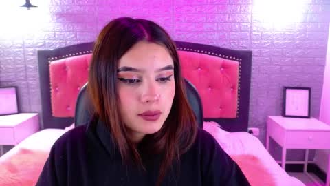 Snapshot of natalie_loffreda chatting on 09.22.25 natalie  online show from 09.22.25