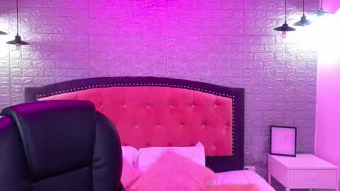 Snapshot of natalie_loffreda chatting on 09.24.25 natalie  online show from 09.24.25