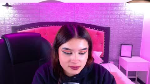 Snapshot of natalie_loffreda chatting on 09.25.25 natalie  online show from 09.25.25