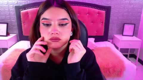 Snapshot of natalie_loffreda chatting on 09.26.25 natalie  online show from 09.26.25