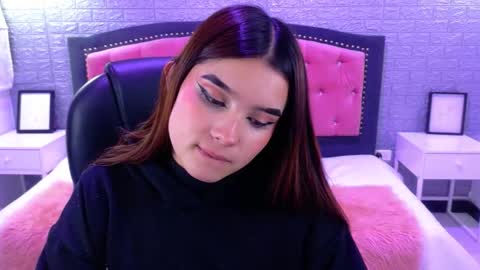 Snapshot of natalie_loffreda chatting on 10.04.25 natalie  online show from 10.04.25