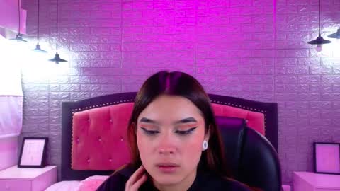 Snapshot of natalie_loffreda chatting on 10.06.25 natalie  online show from 10.06.25