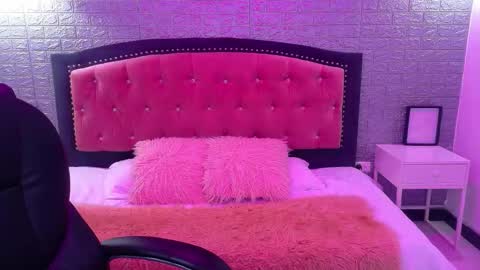 Snapshot of natalie_loffreda chatting on 10.07.25 natalie  online show from 10.07.25