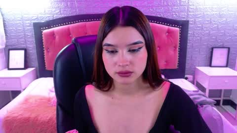 Snapshot of natalie_loffreda chatting on 10.09.25 natalie  online show from 10.09.25