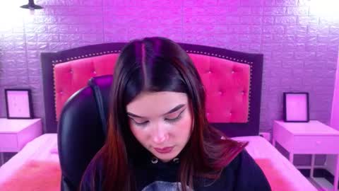 Snapshot of natalie_loffreda chatting on 10.11.25 natalie  online show from 10.11.25