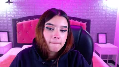 Snapshot of natalie_loffreda chatting on 10.15.25 natalie  online show from 10.15.25