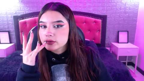 Snapshot of natalie_loffreda chatting on 10.16.25 natalie  online show from 10.16.25